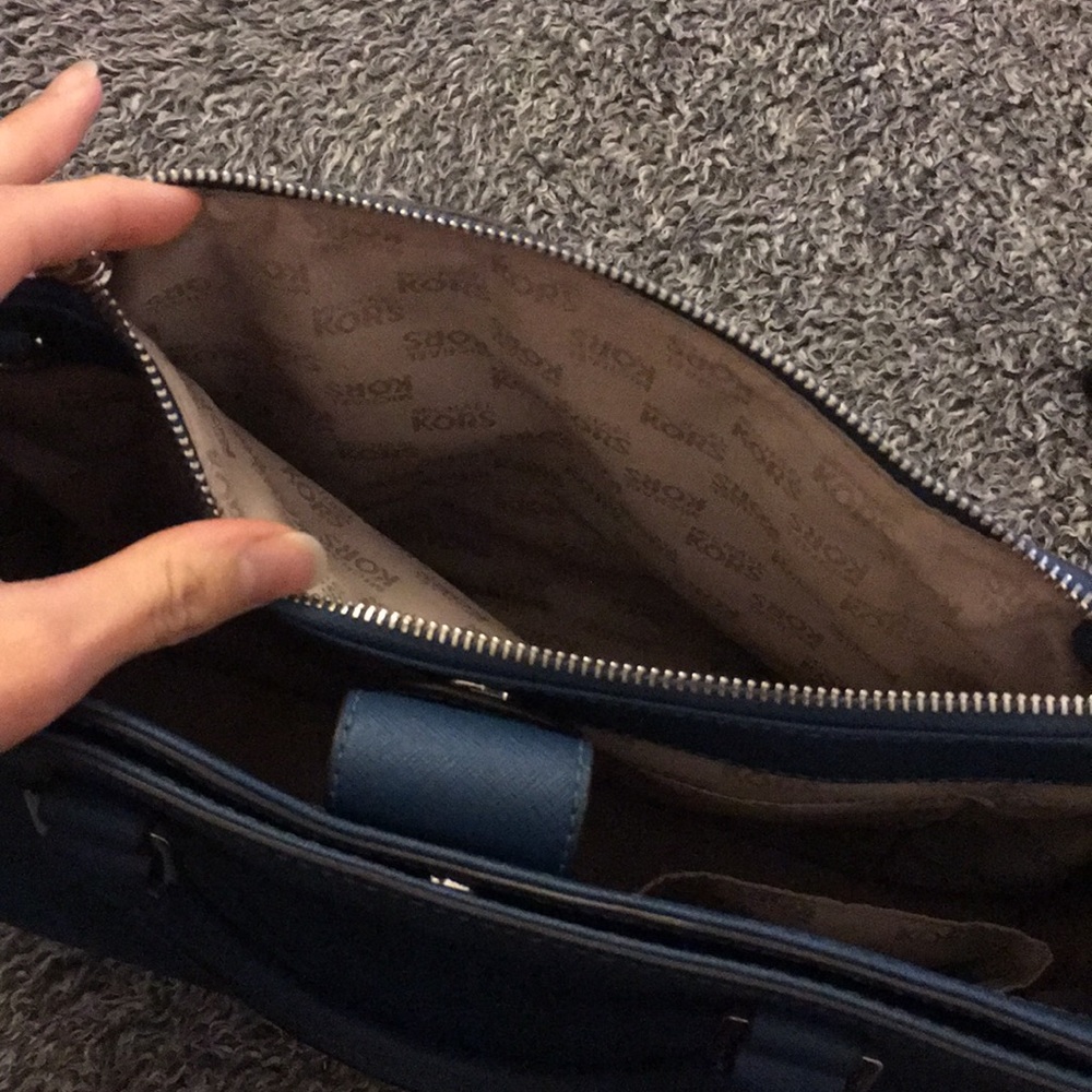 Extra pics of MK Kellen bag set! (Blue) - Picture 5 of 8